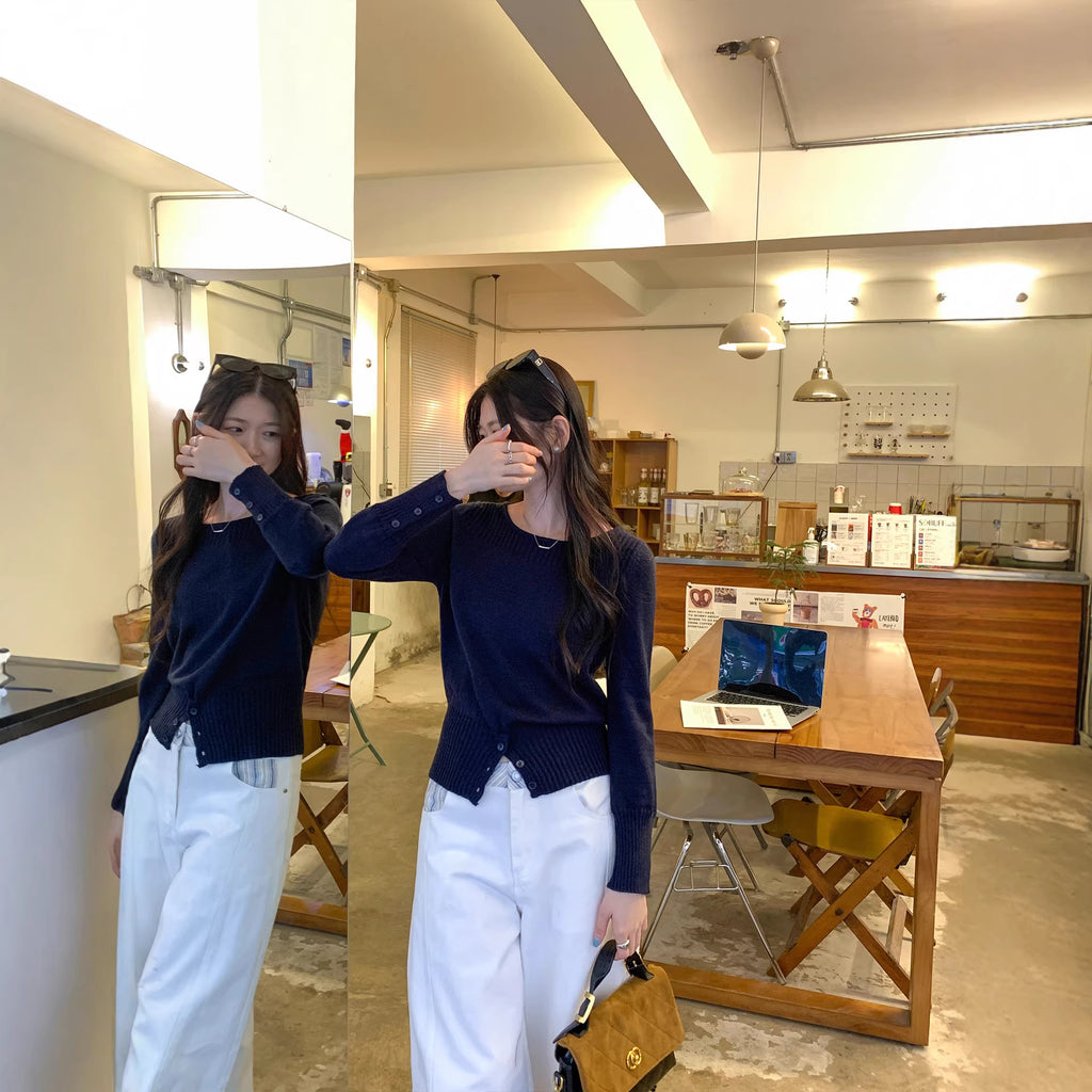 Chic  Fitted Buttoned Slim-Fit Knit Top for Women, Short Length, Long Sleeve